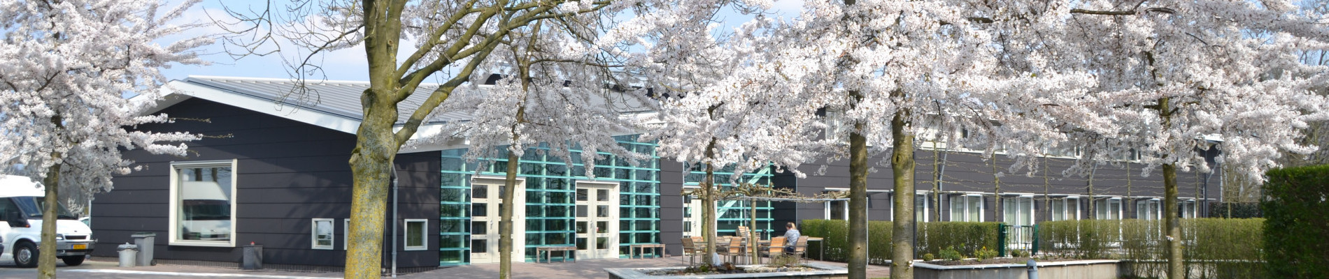 Ingang van het gebouw van KNGF Geleidehonden in Amstelveen