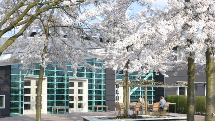 Ingang van het gebouw van KNGF Geleidehonden in Amstelveen